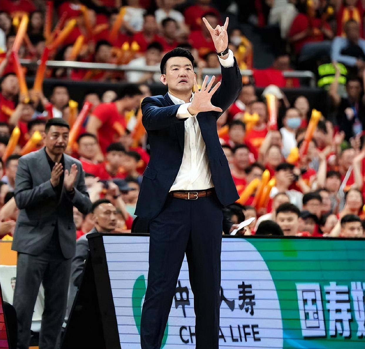 爱游戏-战火重新点燃！球员们为了荣耀而奋力拼搏的简单介绍