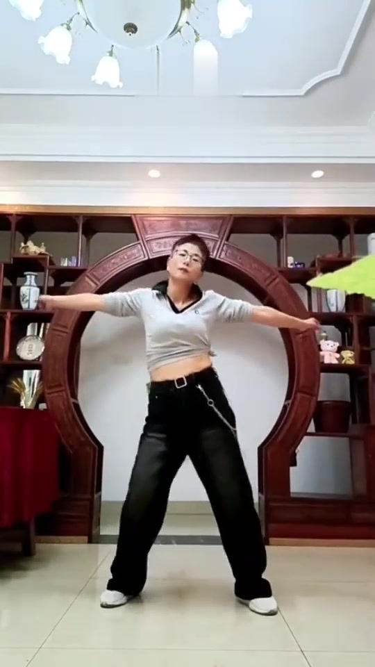 健身操选手放松心态，备战心情轻松