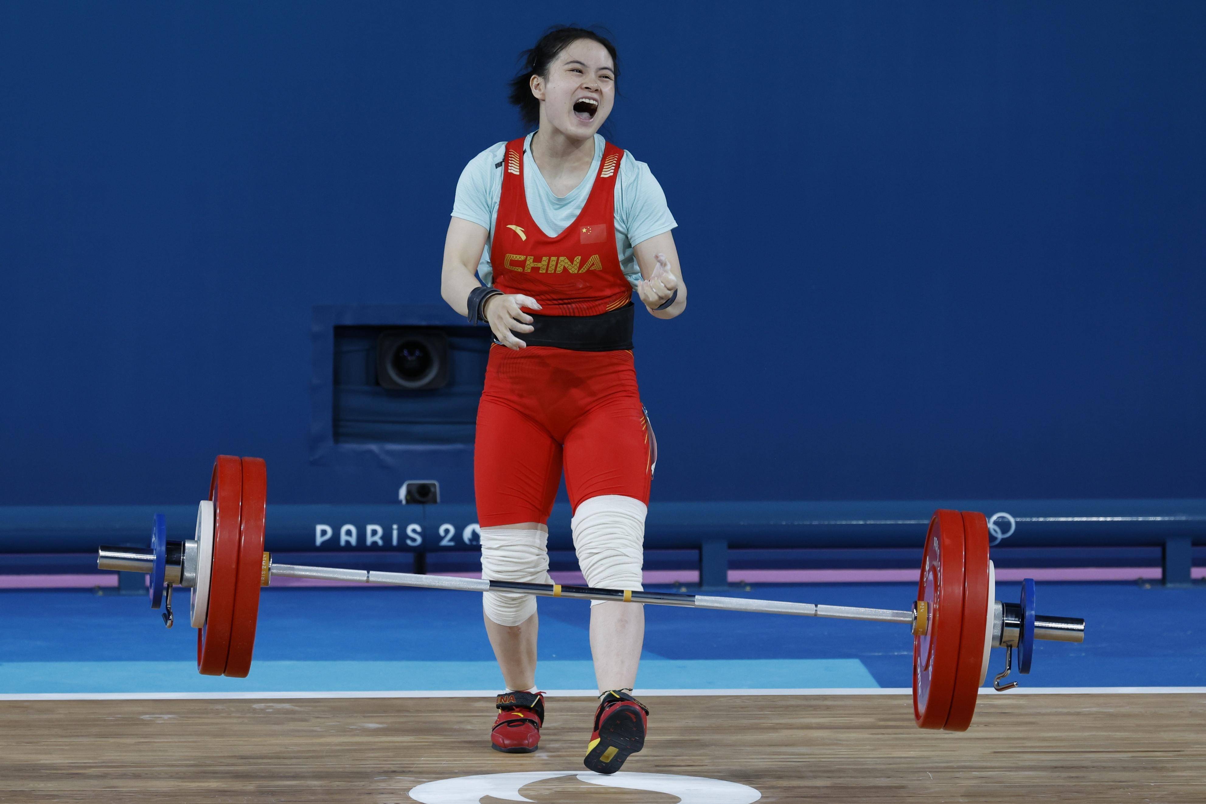 举重女子公斤级：曹梁登顶夺金