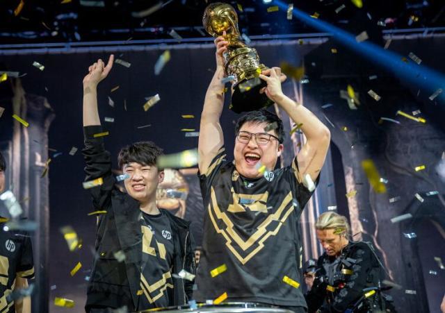 关于C9鏖战G2，Uzi团战一打五宿敌对决入围赛，留下经典瞬间的信息