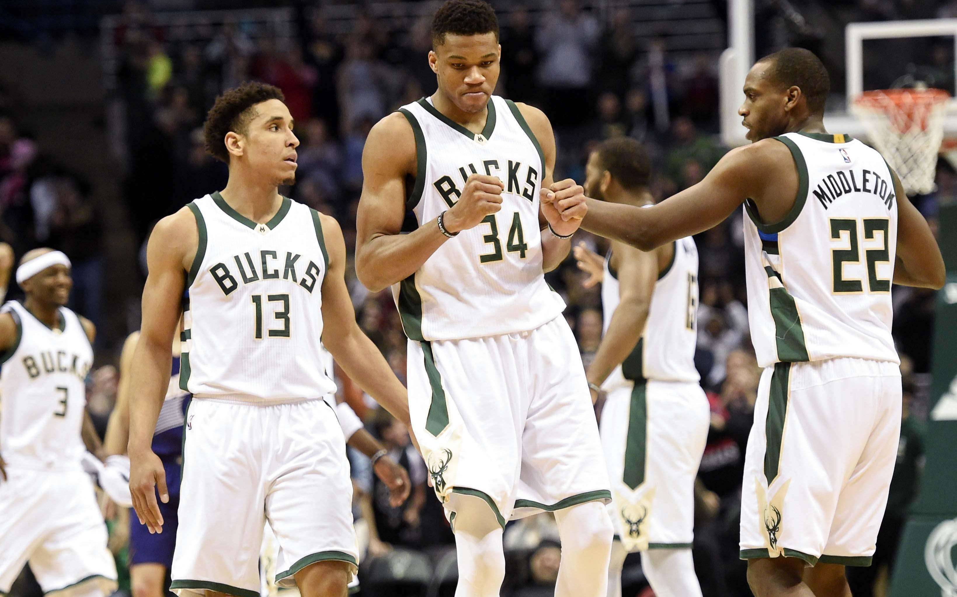 雷霆队惨败雄鹿队，遭遇季后赛惨败