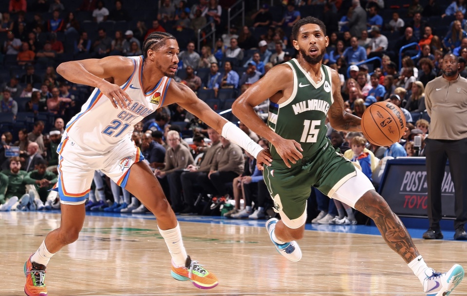 雷霆队惨败雄鹿队，遭遇季后赛惨败