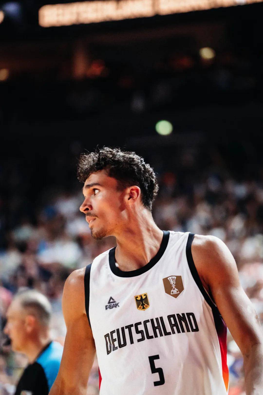 魔术队全队发挥出色，时隔多年重回季后赛