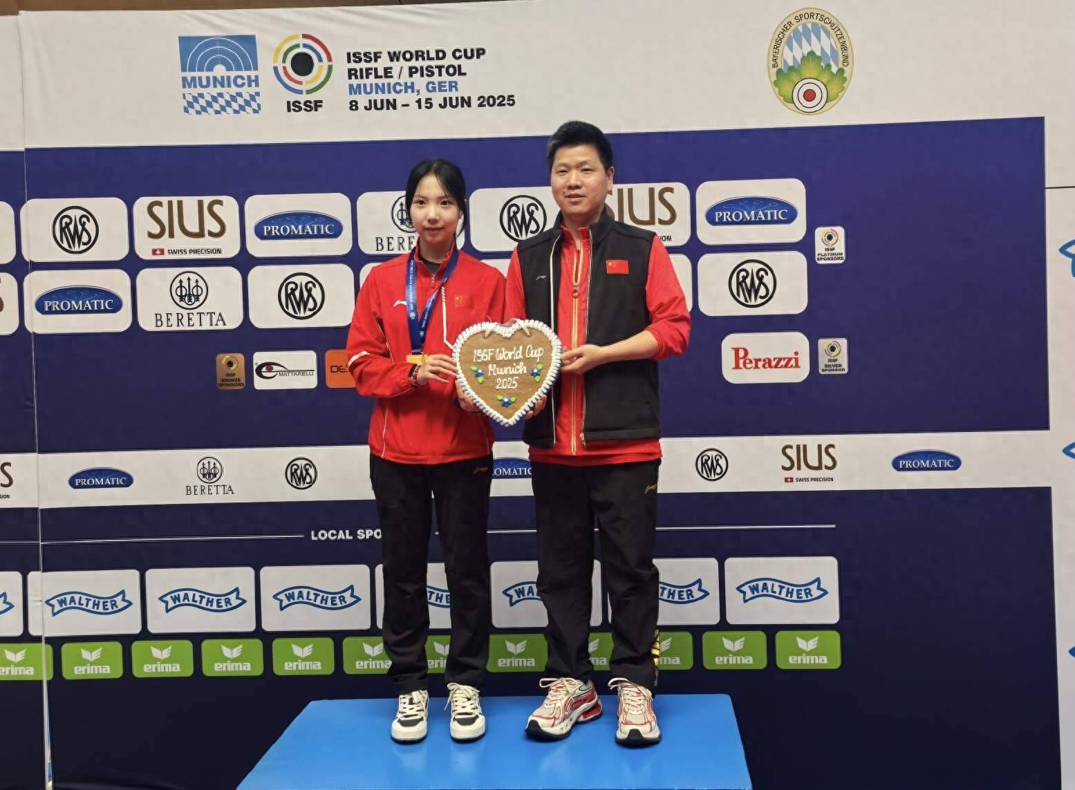 射击赛场风云突变，新秀选手奋力夺冠！