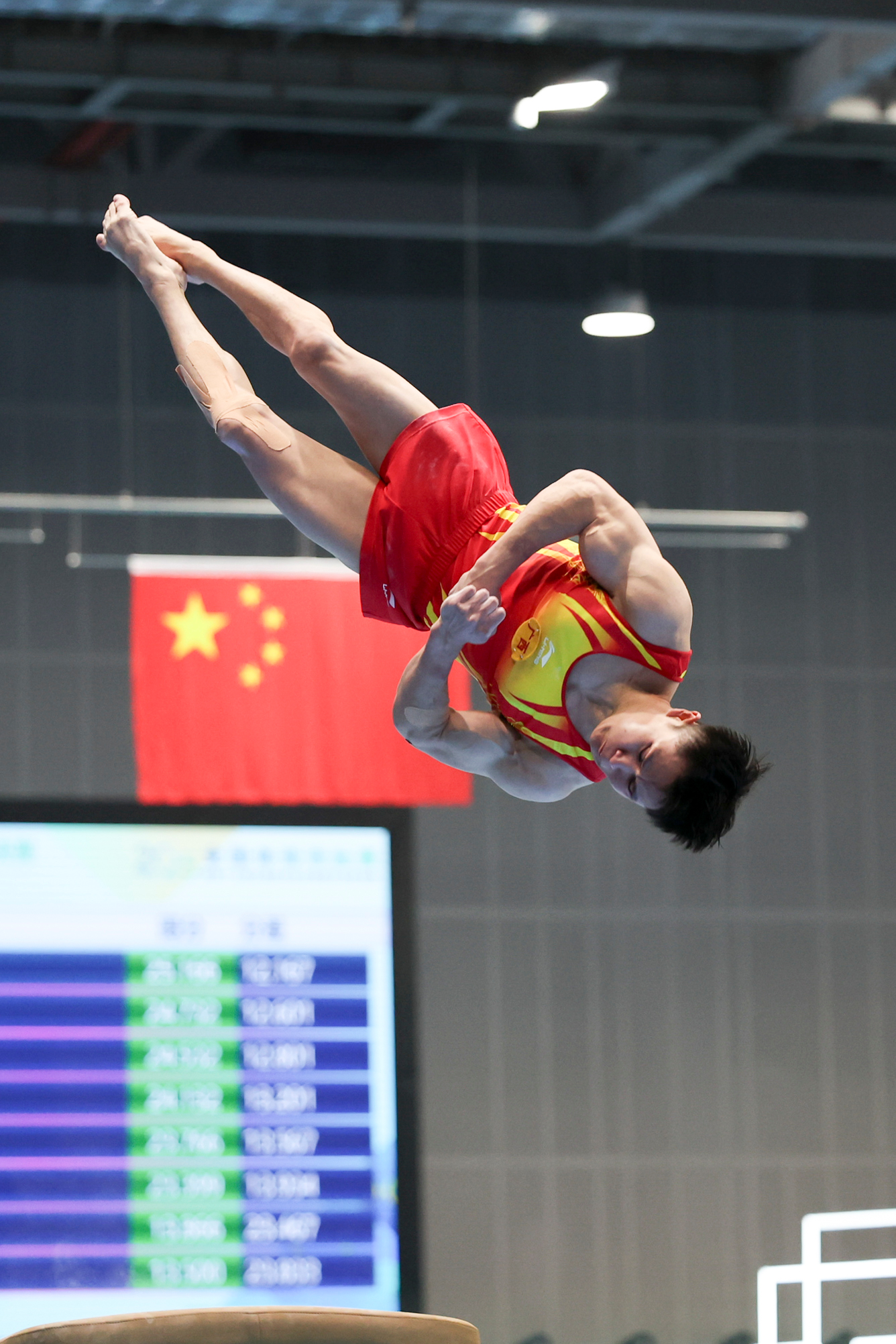 体操选手勇夺桂冠，备战状态维持