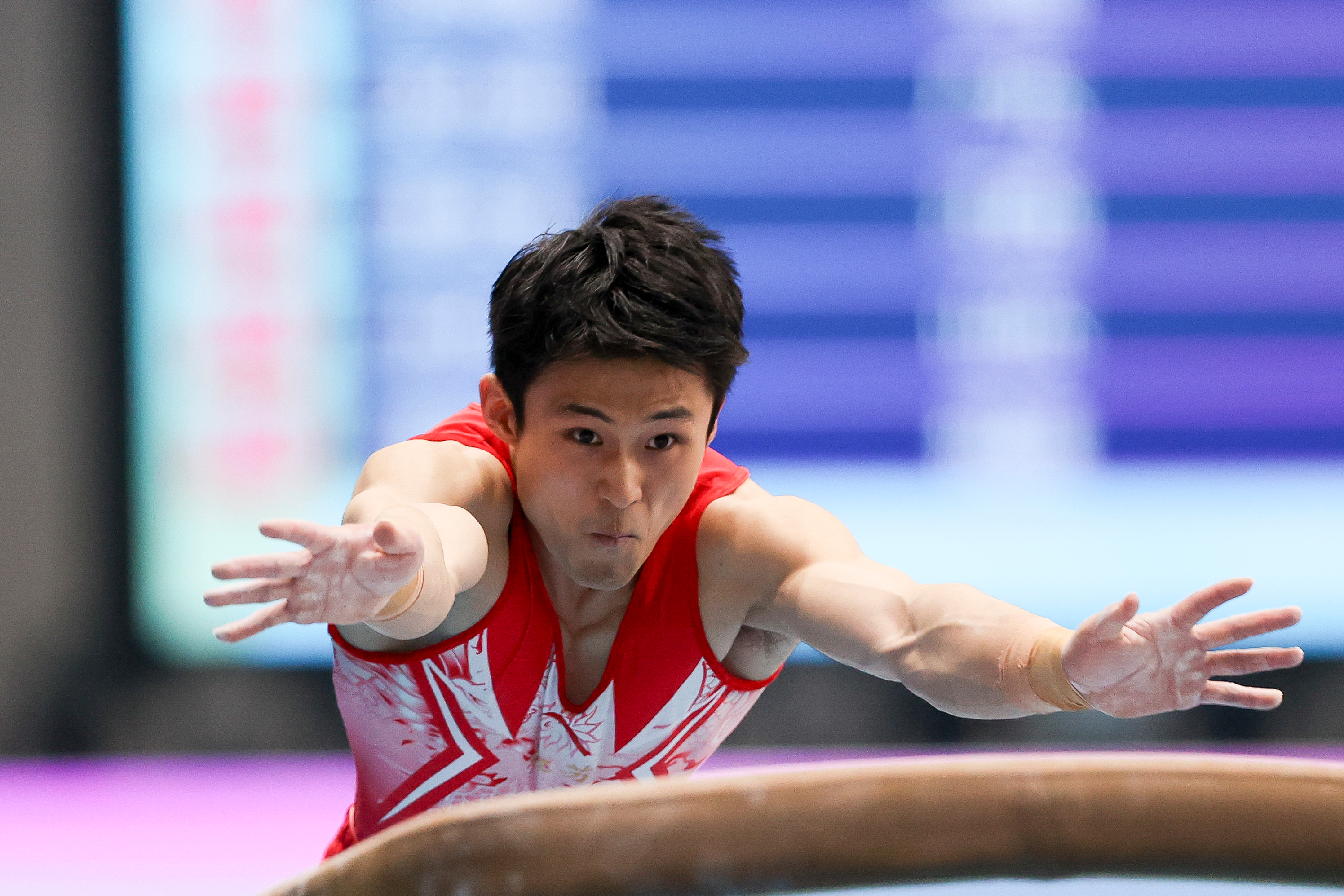 体操选手勇夺桂冠，备战状态维持