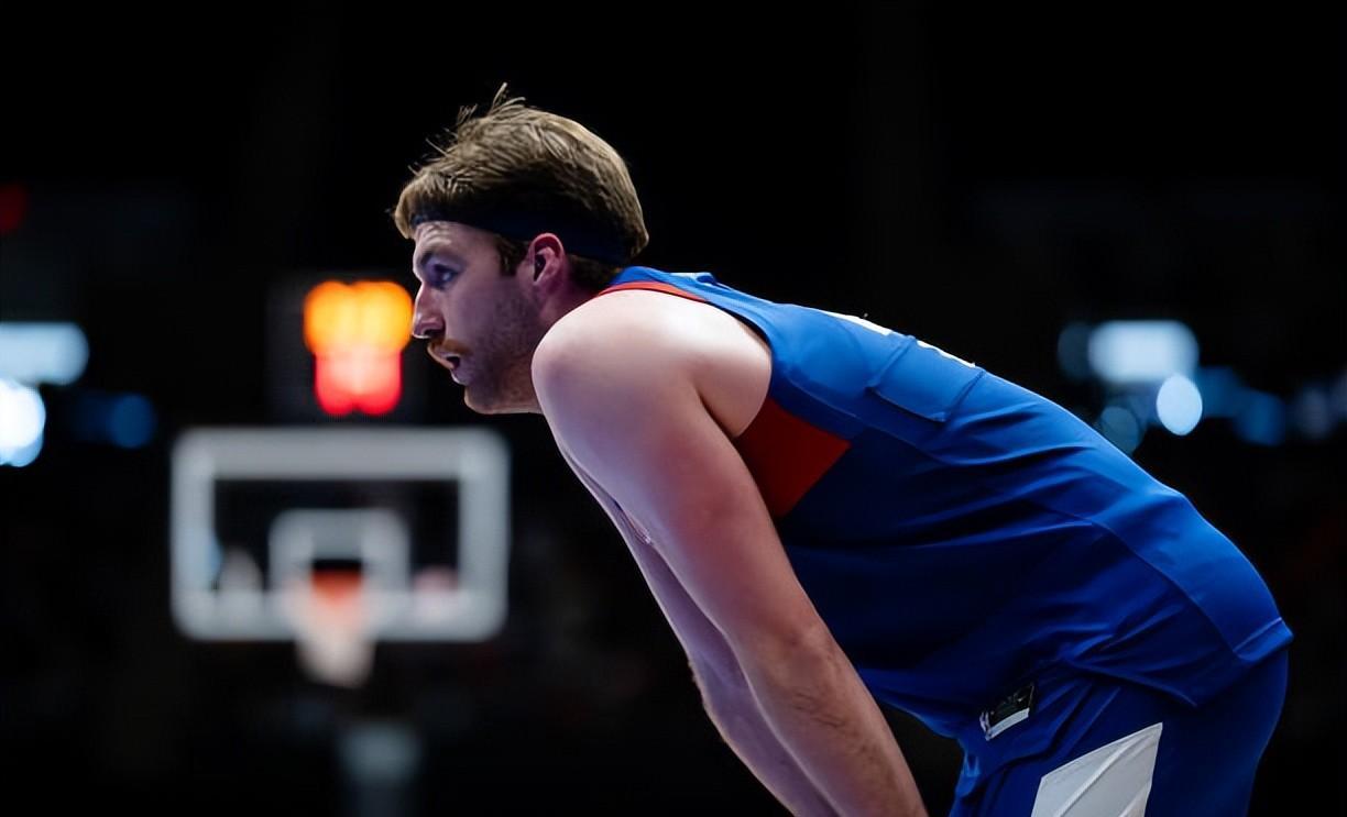 篮网队年轻球员突破表现出色，球队升至东部前八的简单介绍