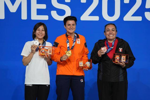 沙特射击选手突破自我，问鼎银牌