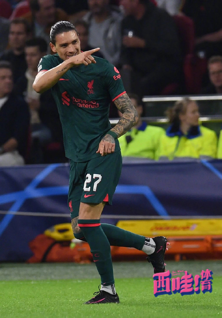 阿贾克斯飒爽英姿不负众望夺冠