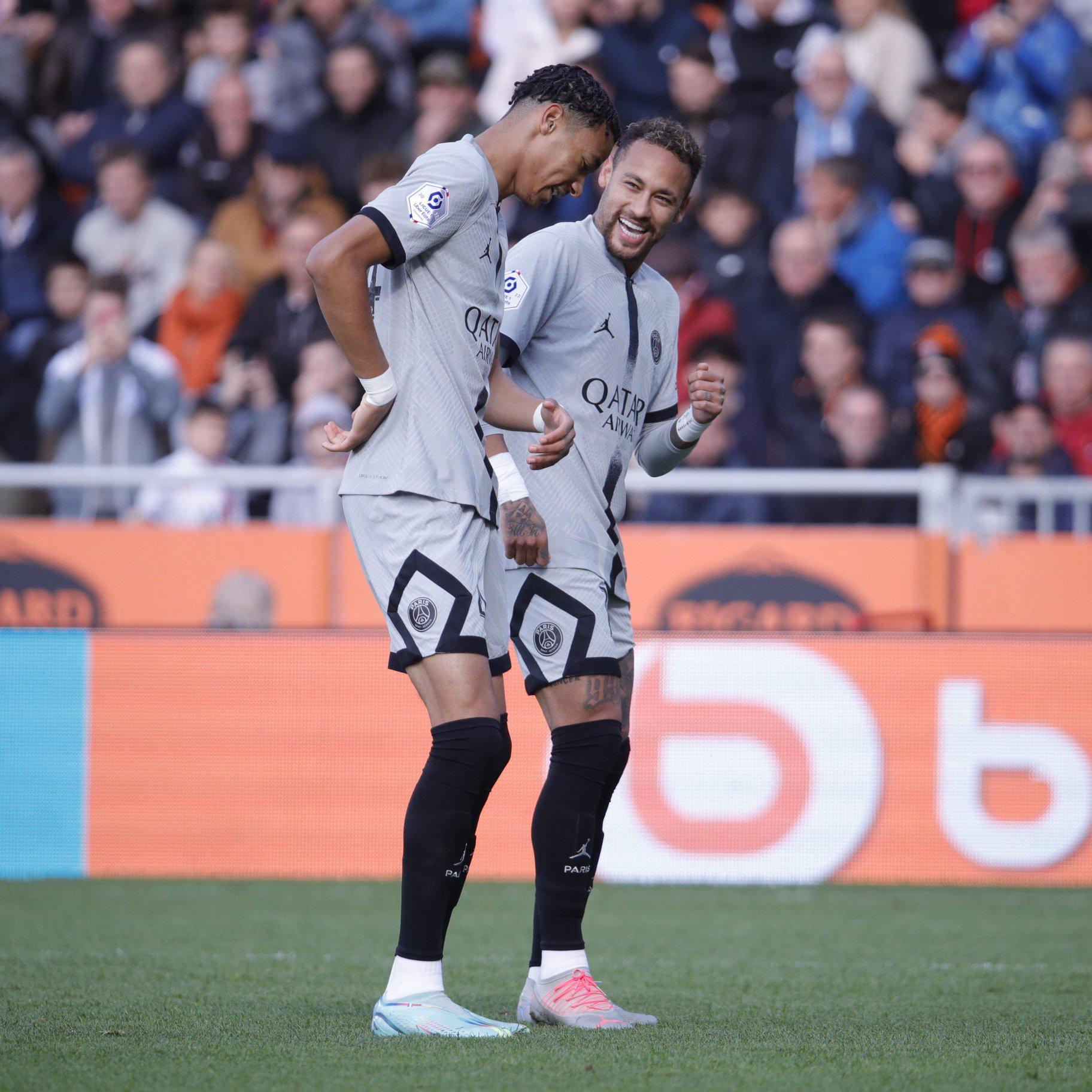 关于巴黎主场大胜里昂:内马尔梅开二度的信息 关于巴黎主场大胜里昂:内马尔梅开二度的信息