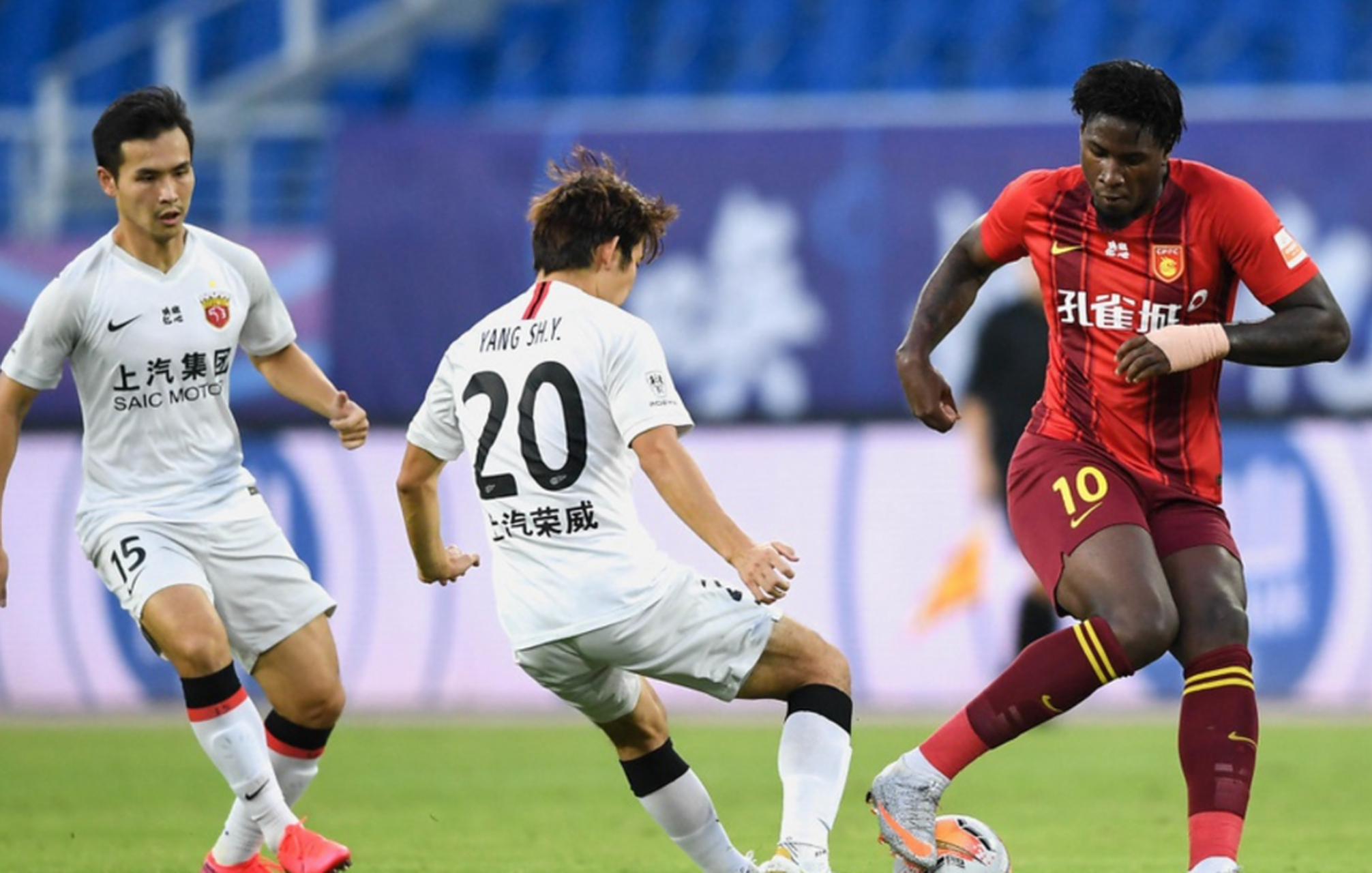 河北华夏客场对阵上港，全队备战争取分数