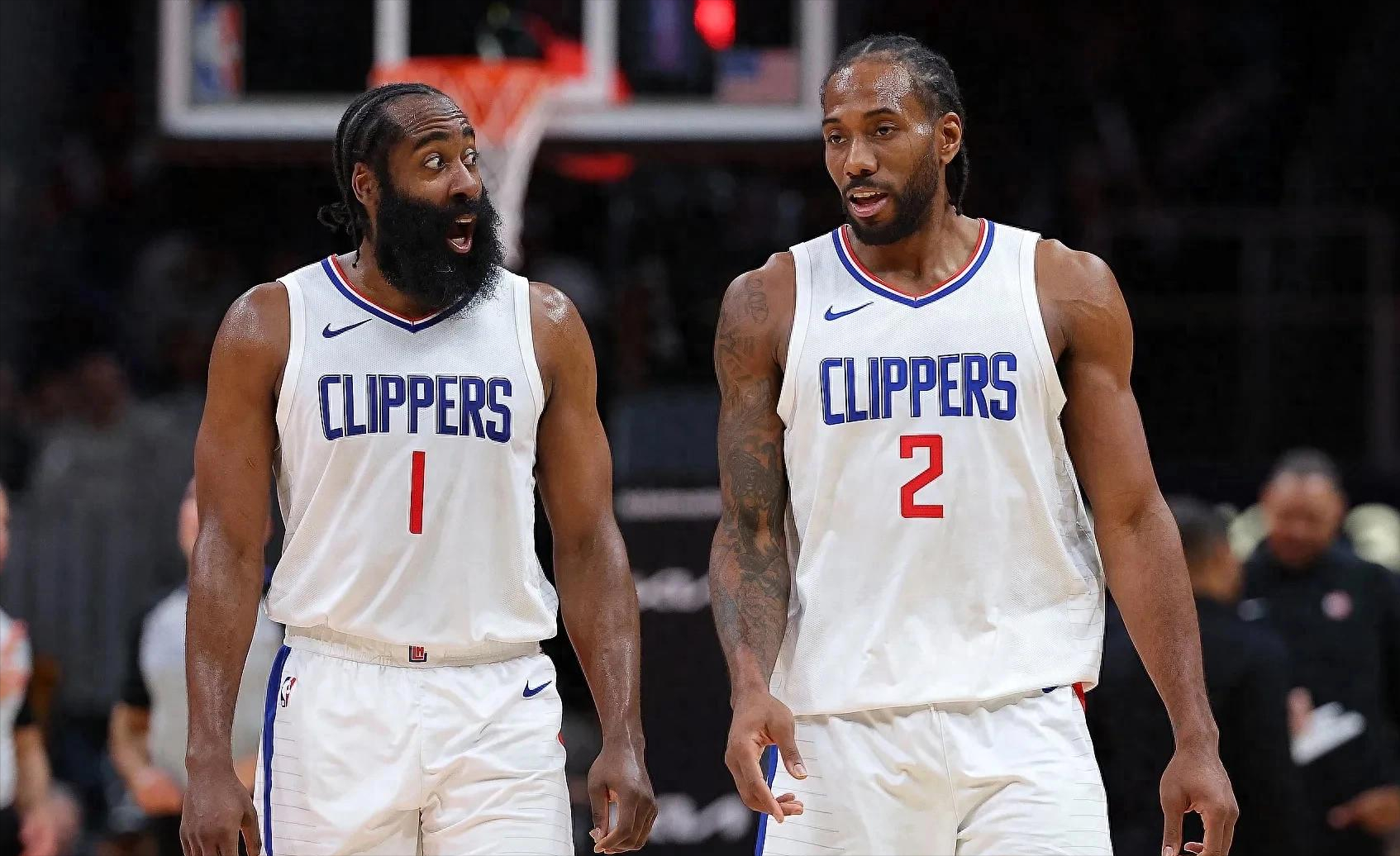 快船队客场击败雄鹿，乔治表现出色