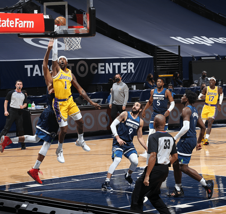 小牛大胜！唐斯砍下三双带领球队胜利的简单介绍