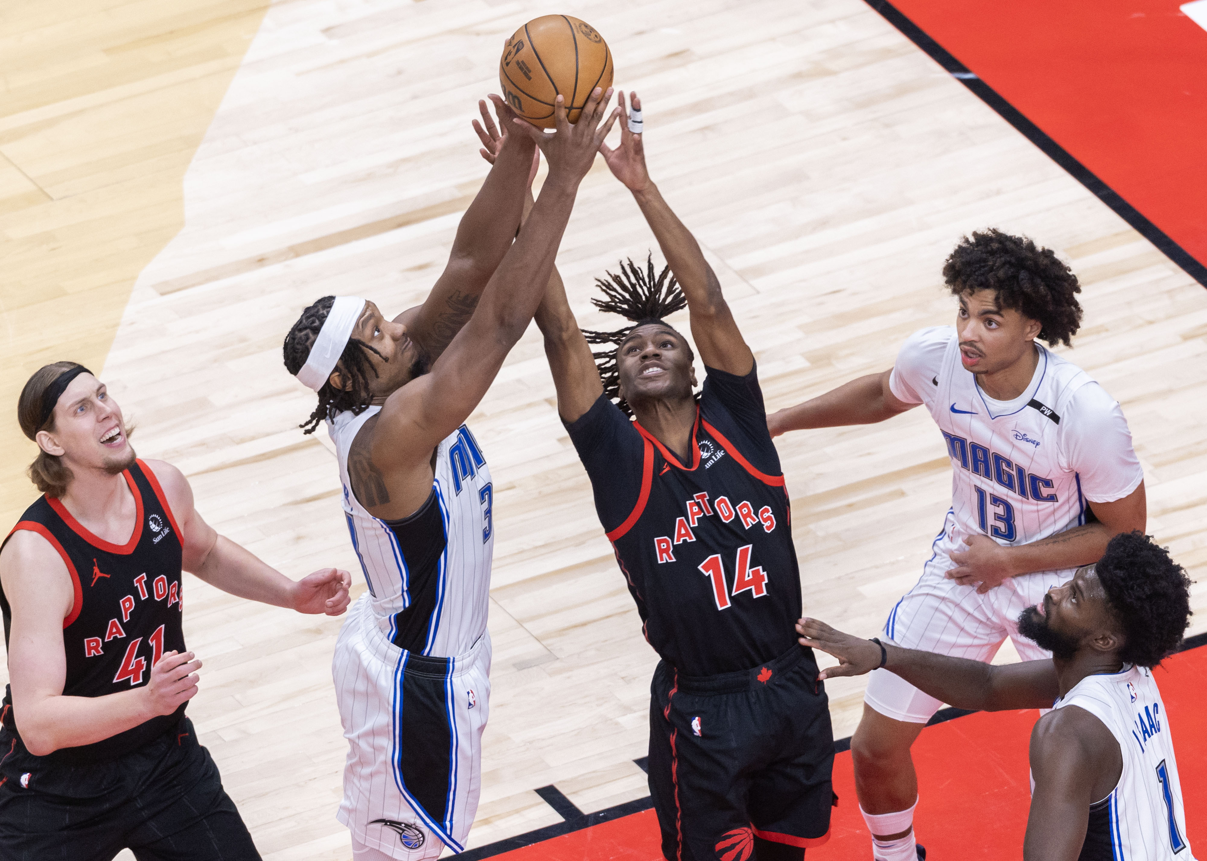 猛龙客场大胜独行侠，继续领先东部联盟