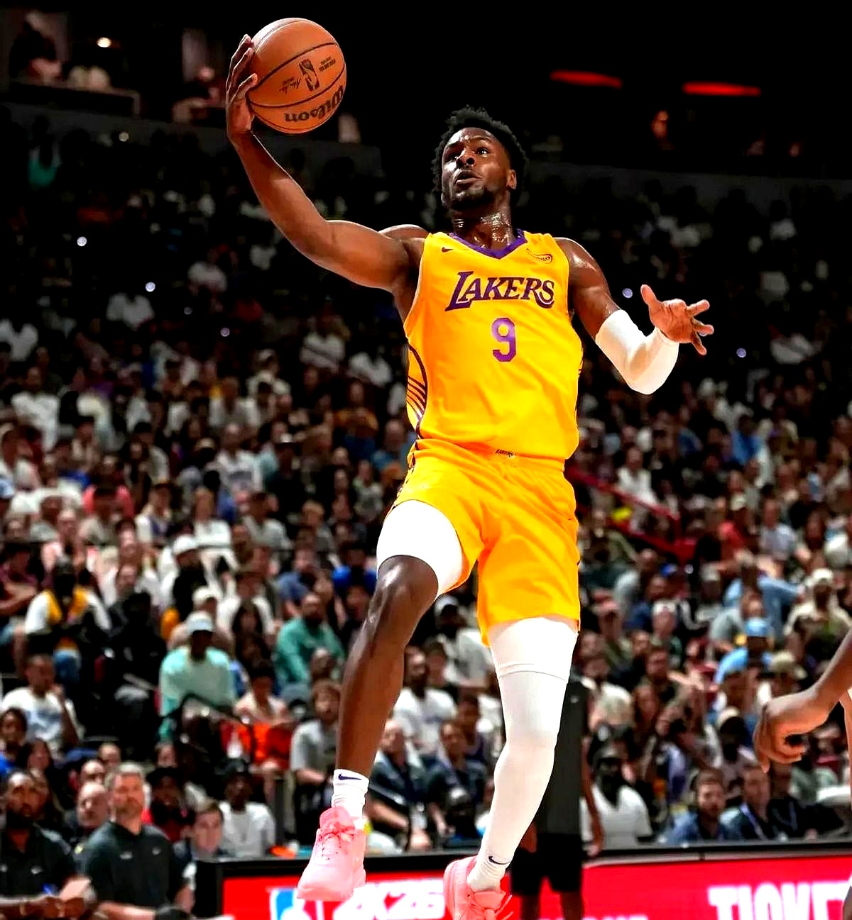 爱游戏入口-爵士翻盘湖人，欧文关键制胜