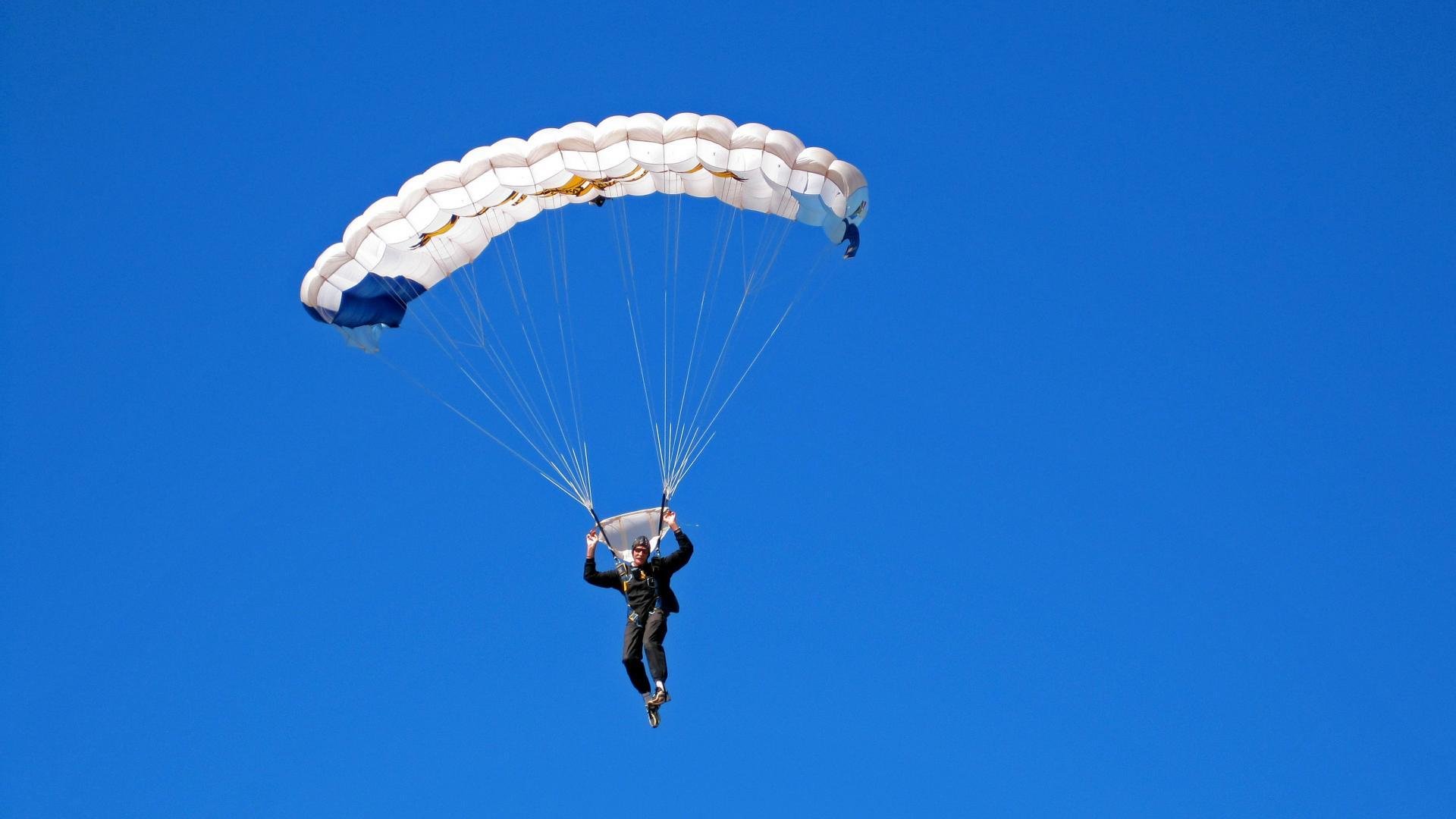 爱游戏在线-钢铁羽翼，当德国队鏖战印度队，安赛龙点燃的不仅是赛场